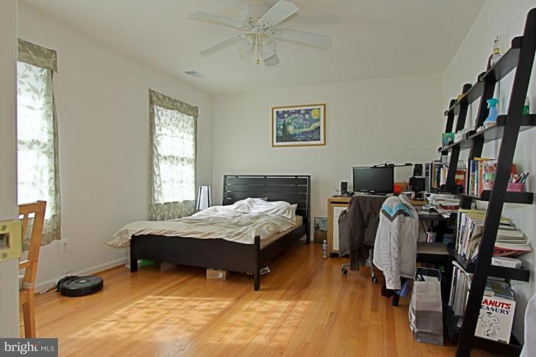 12000 Aintree Lane Reston, VA 20191 - Photo 22 of 30 Teenager's Bedroom 5 of 5