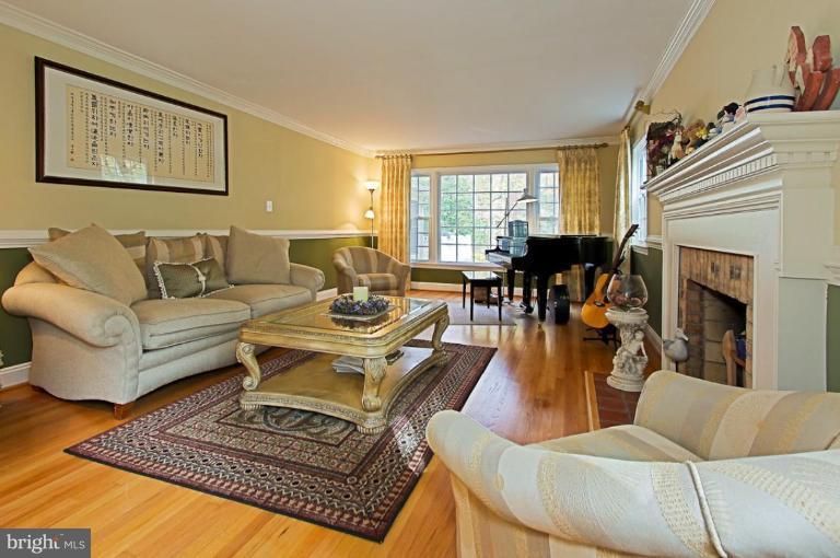 12000 Aintree Lane Reston, VA 20191 - Photo 5 of 30 Living Room