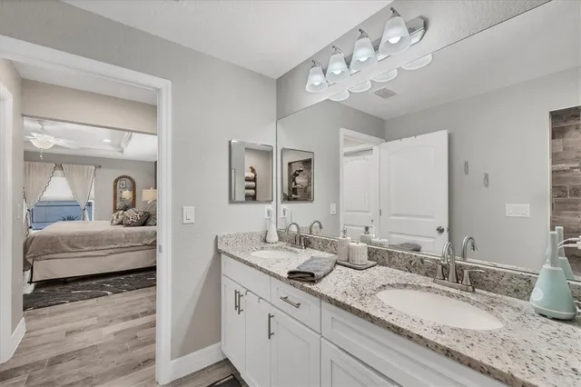 a en suite bathroom with double vanity sinks and a mirror