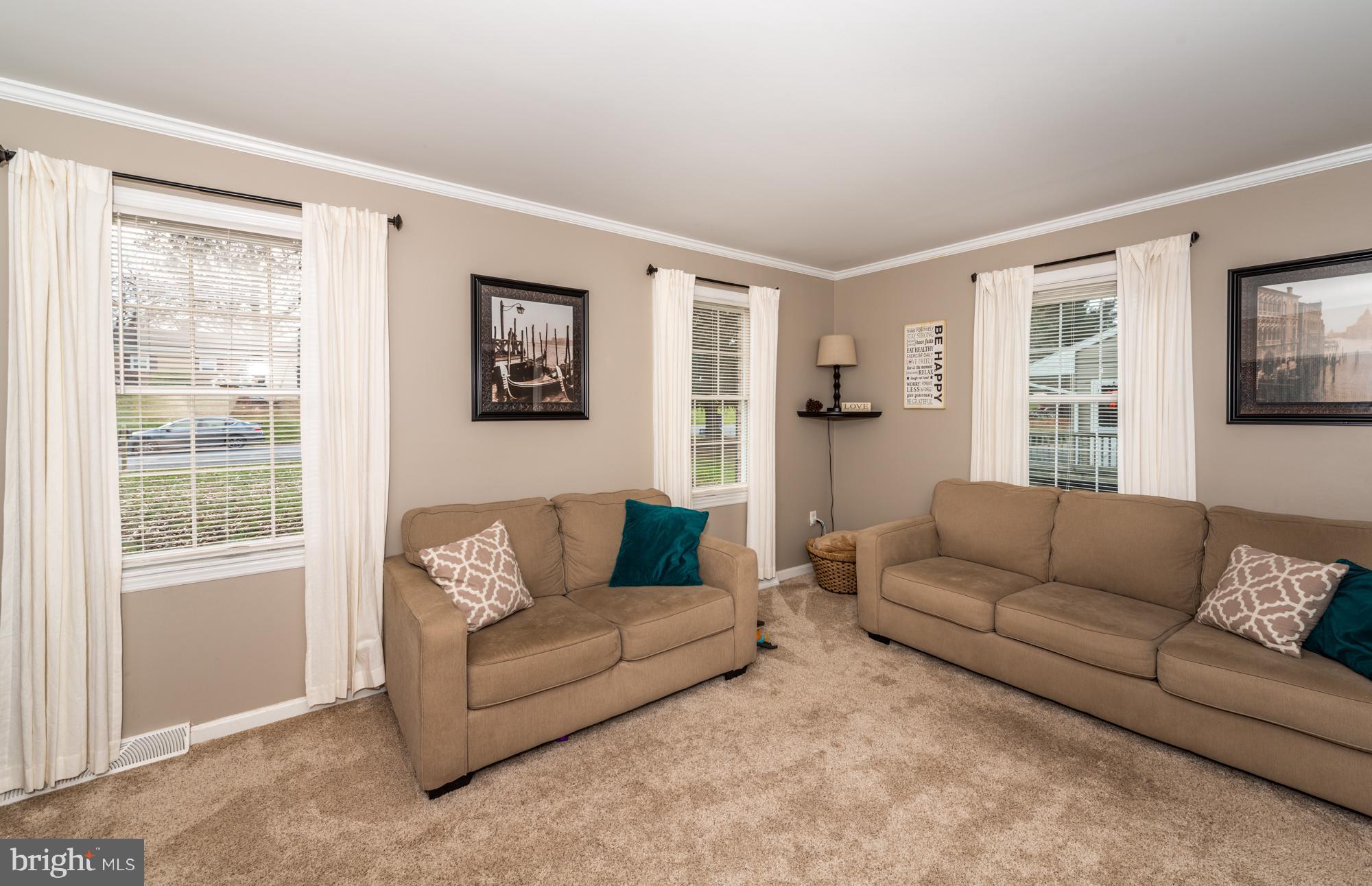 593 Hi View Drive Lititz, PA 17543 - Photo 5 of 31 Living Room