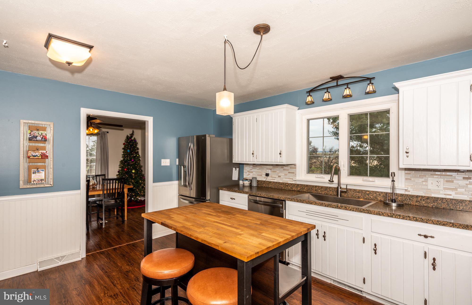 593 Hi View Drive Lititz, PA 17543 - Photo 10 of 31 Kitchen