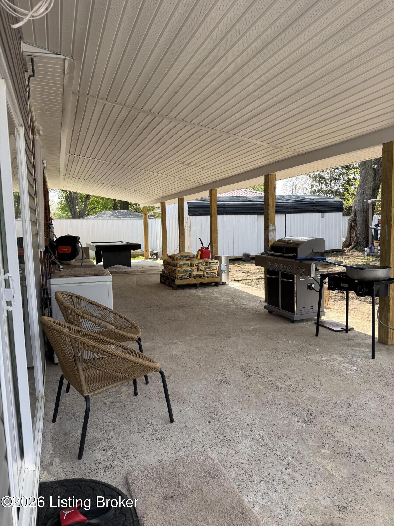 10414 Deering Road Louisville, KY 40272 - Photo 27 of 33 d3