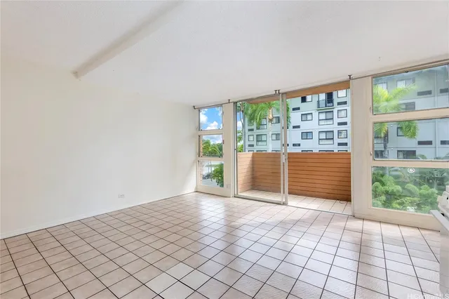 a view of empty room with window