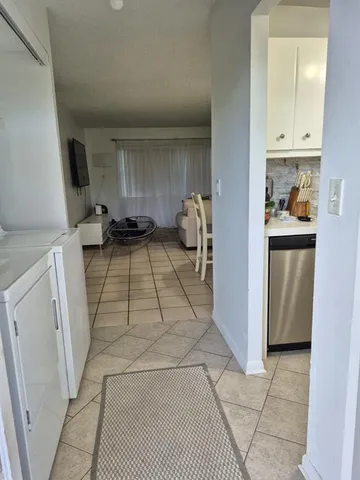 $1,700 | 560 Southeast 2nd Avenue, Unit H2, Deerfield Beach, FL 33441