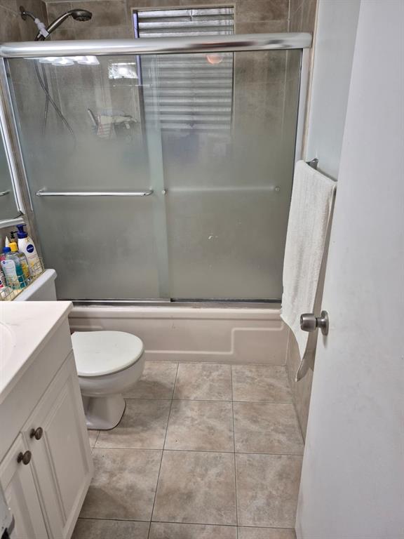 560 Southeast 2nd Avenue, Unit H2 Deerfield Beach, FL 33441 - Photo 18 of 23 a bathroom with a toilet and a shower