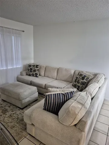 $1,700 | 560 Southeast 2nd Avenue, Unit H2, Deerfield Beach, FL 33441