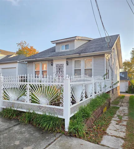 $579,999 | 4528 Wilder Avenue | Wakefield