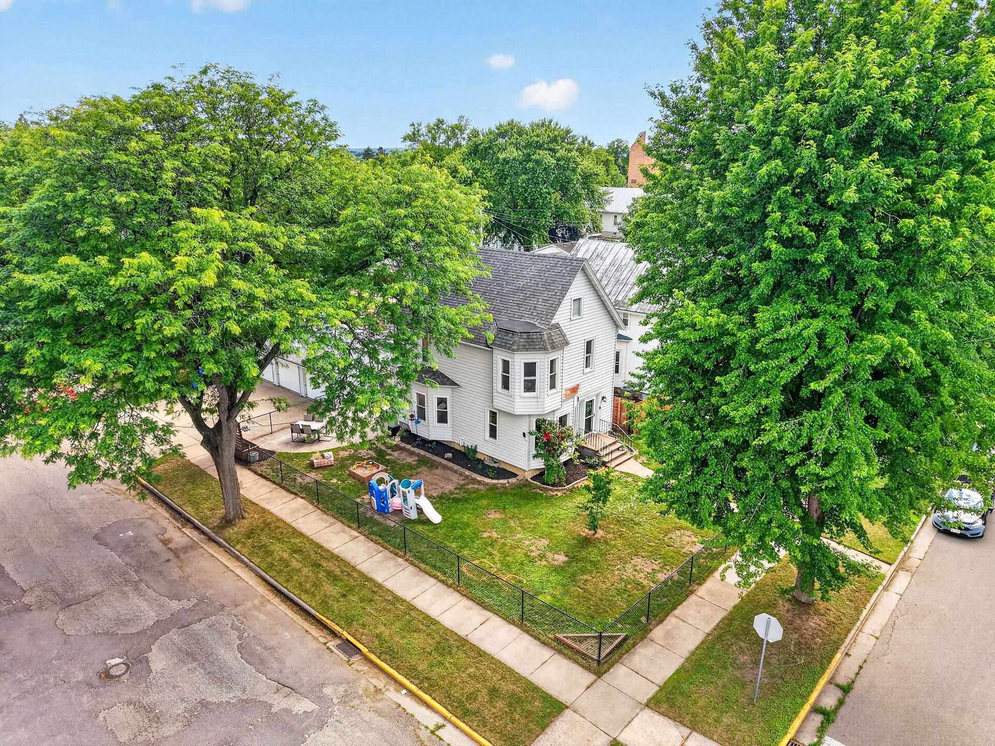 432 6th Street Baraboo, WI 53913 - Photo 11 of 56