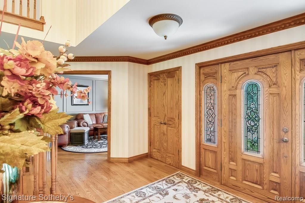 925 Stanford Circle Rochester Hills, MI 48309 - Photo 2 of 45