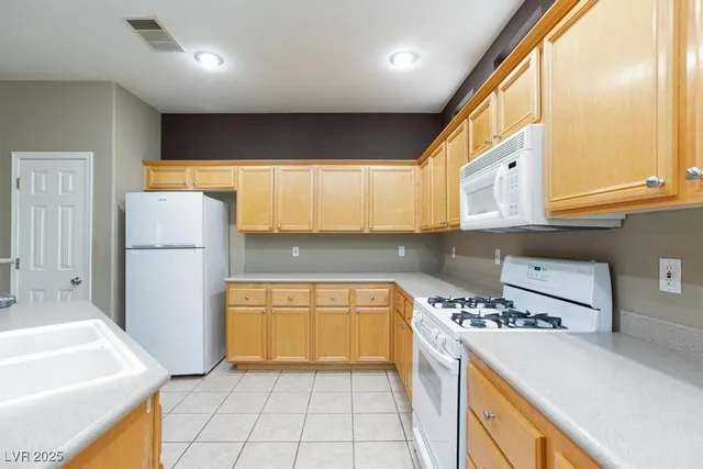 $2,550 | 10350 Queens Church Avenue, Las Vegas, NV 89135