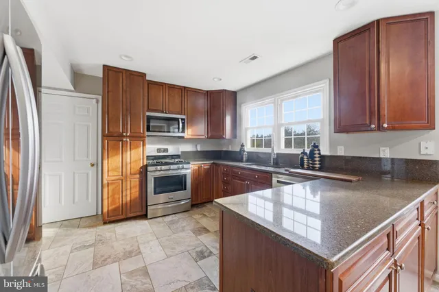 $930,000 | 44202 Bristow Circle, Ashburn, VA 20147