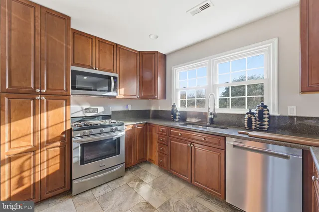 $930,000 | 44202 Bristow Circle, Ashburn, VA 20147