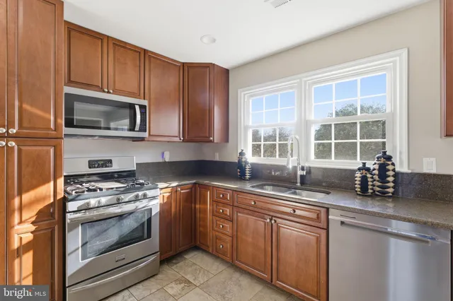 $930,000 | 44202 Bristow Circle, Ashburn, VA 20147