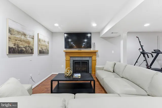 $930,000 | 44202 Bristow Circle, Ashburn, VA 20147