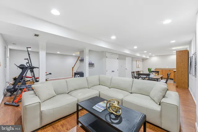 $930,000 | 44202 Bristow Circle, Ashburn, VA 20147