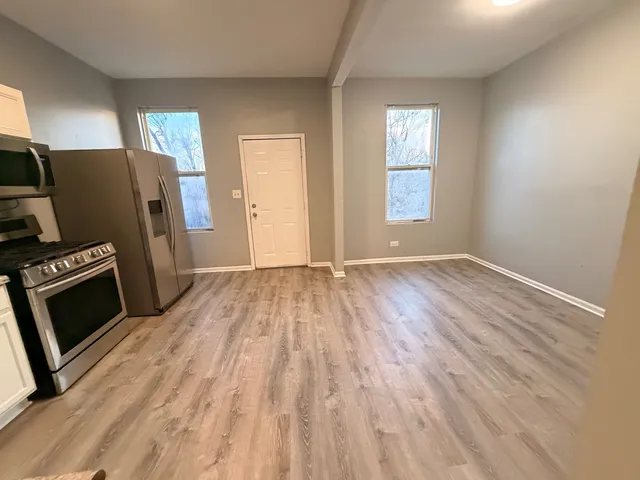 $2,000 | 3917 West Van Buren Street, Unit 2, Chicago, IL 60624