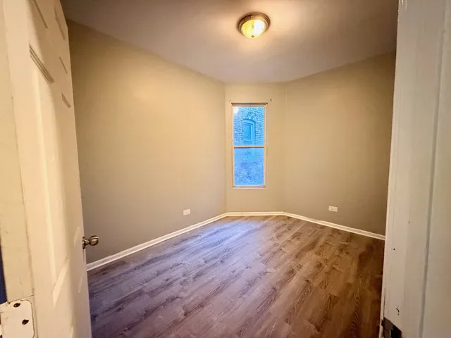 $2,000 | 3917 West Van Buren Street, Unit 2, Chicago, IL 60624