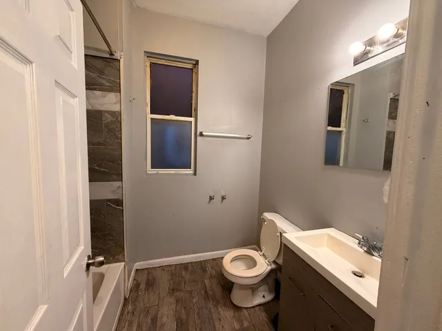 $2,000 | 3917 West Van Buren Street, Unit 2, Chicago, IL 60624