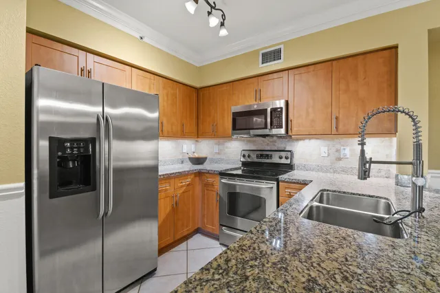 $2,600 | 6450 Emerald Dunes Drive, Unit 304, West Palm Beach, FL 33411