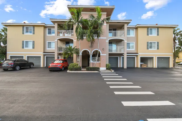 $2,600 | 6450 Emerald Dunes Drive, Unit 304, West Palm Beach, FL 33411
