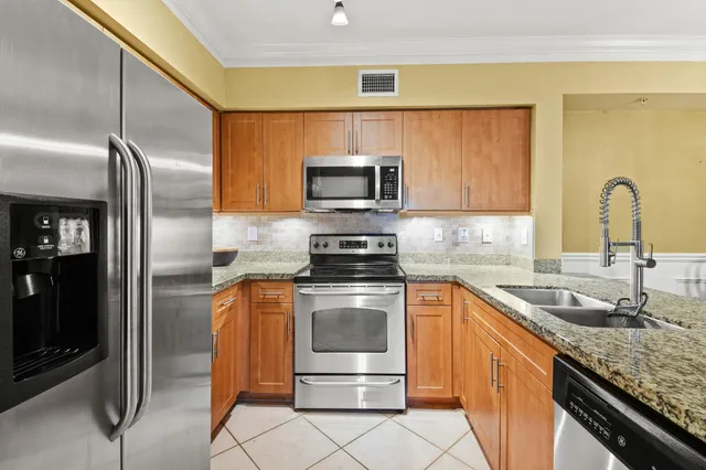 $2,600 | 6450 Emerald Dunes Drive, Unit 304, West Palm Beach, FL 33411