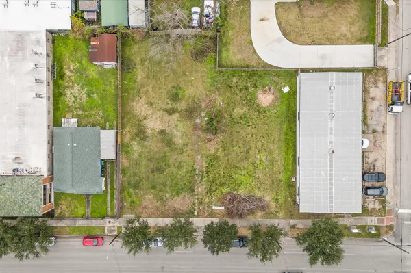 $335,000 | 6 North Sampson Street, Houston, TX 77003