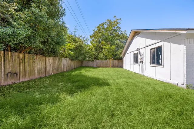 a view of a back yard of the house