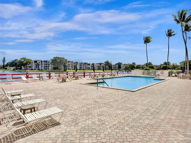 a view of a tennis court