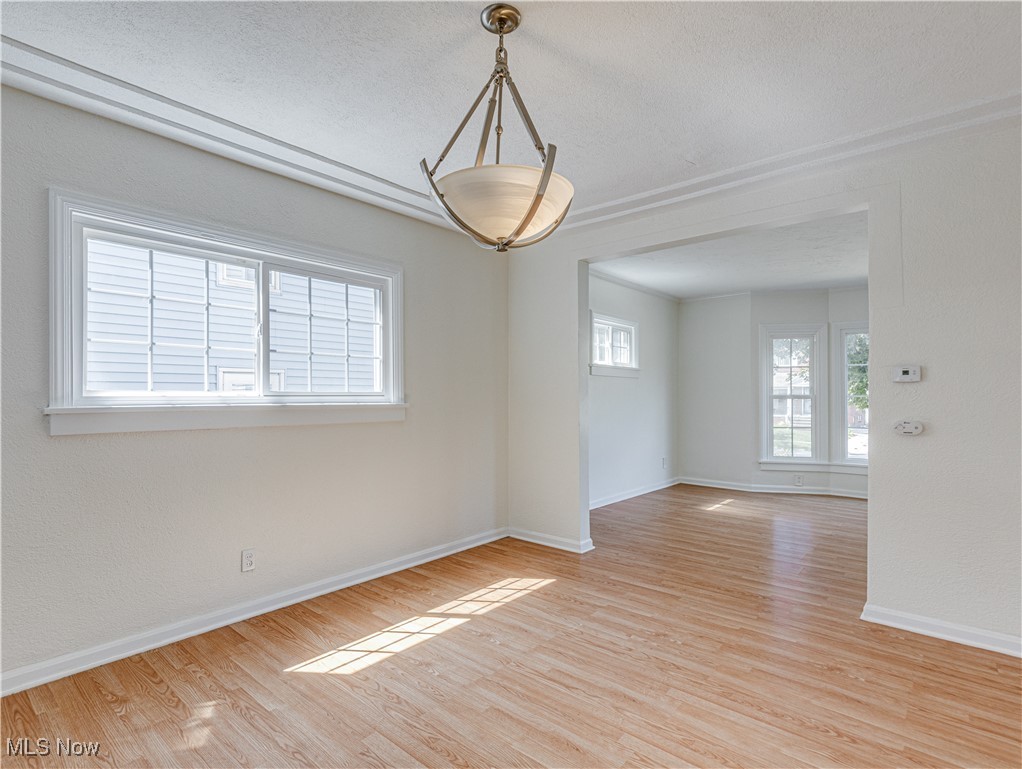 1085 Woodview Road Cleveland, OH 44121 - Photo 7 of 30