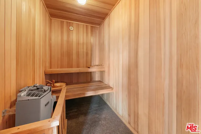 a view of walk in closet