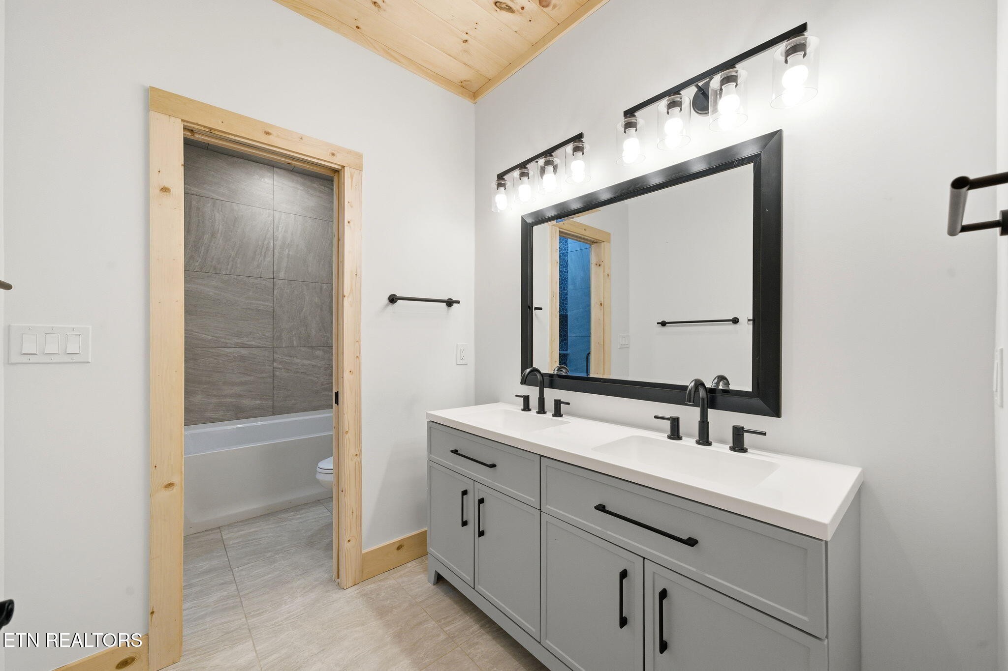 638 Ridge Top Loop Gatlinburg, TN 37738 - Photo 25 of 37 a bathroom with a double vanity sink mirror and