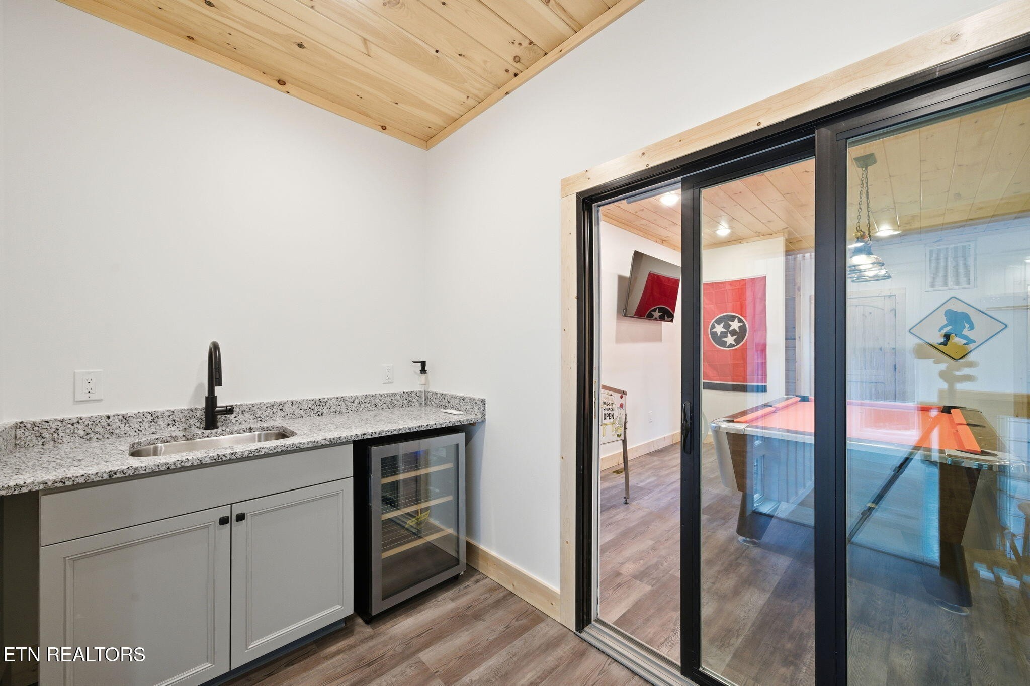 638 Ridge Top Loop Gatlinburg, TN 37738 - Photo 28 of 37 a hall with an oven