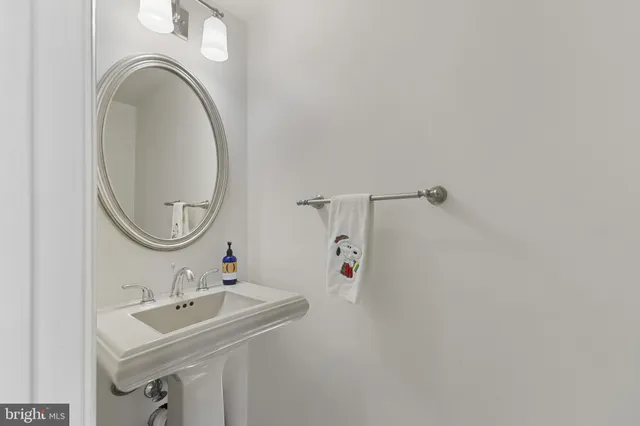 $600,000 | 8400 Thompson Road, Annandale, VA 22003