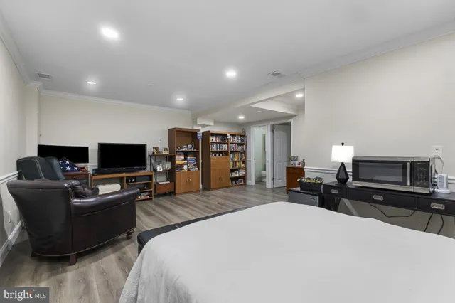 $600,000 | 8400 Thompson Road, Annandale, VA 22003