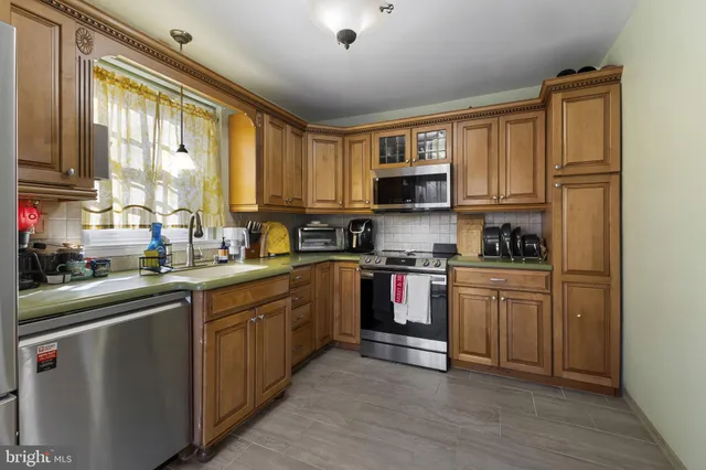 $600,000 | 8400 Thompson Road, Annandale, VA 22003