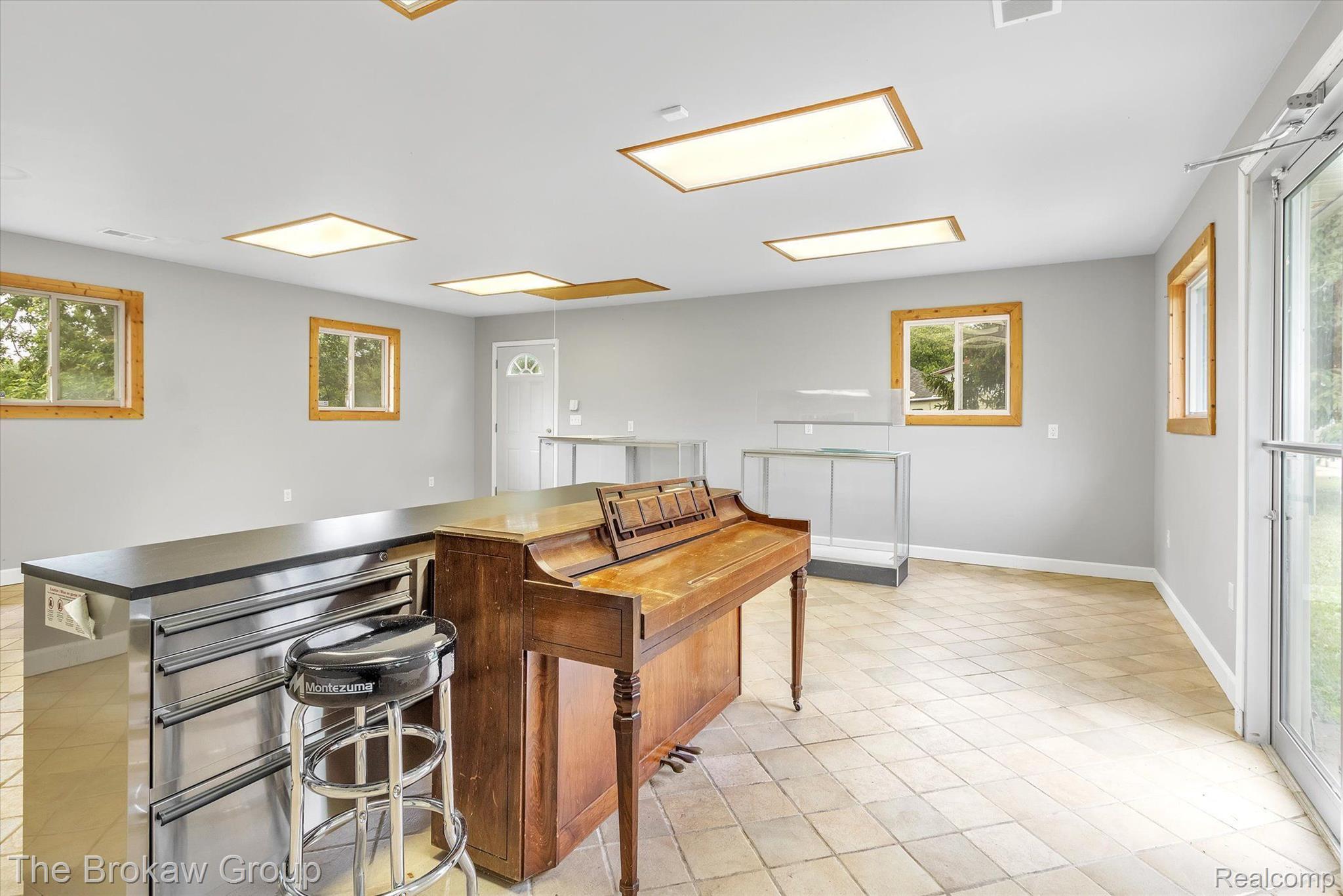 8070 East Richfield Road Davison, MI 48423 - Photo 9 of 27 Gallery Image 9