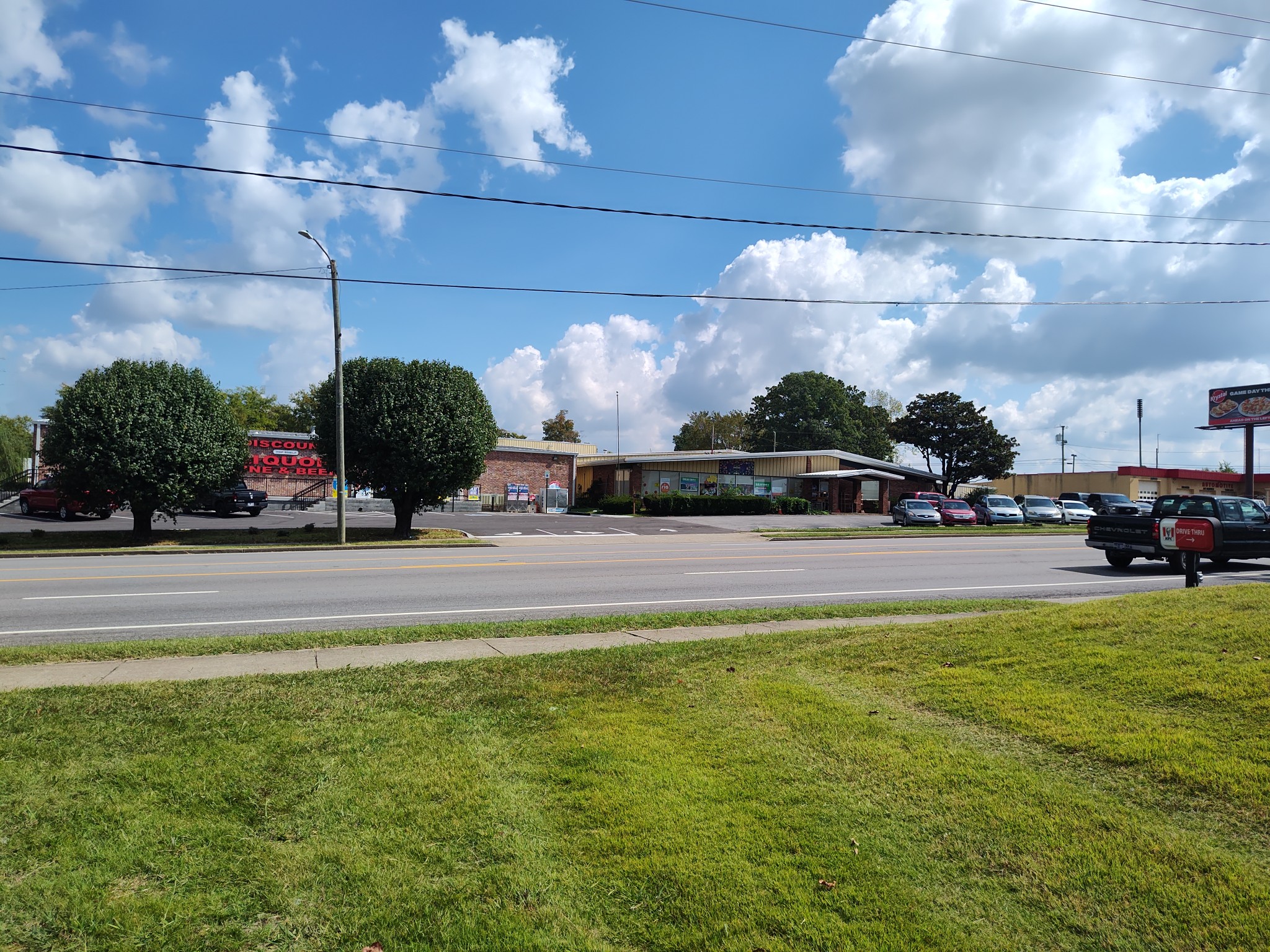 1706 Memorial Boulevard Springfield, TN 37172 - Photo 2 of 6 a view of a fountain in front of a building