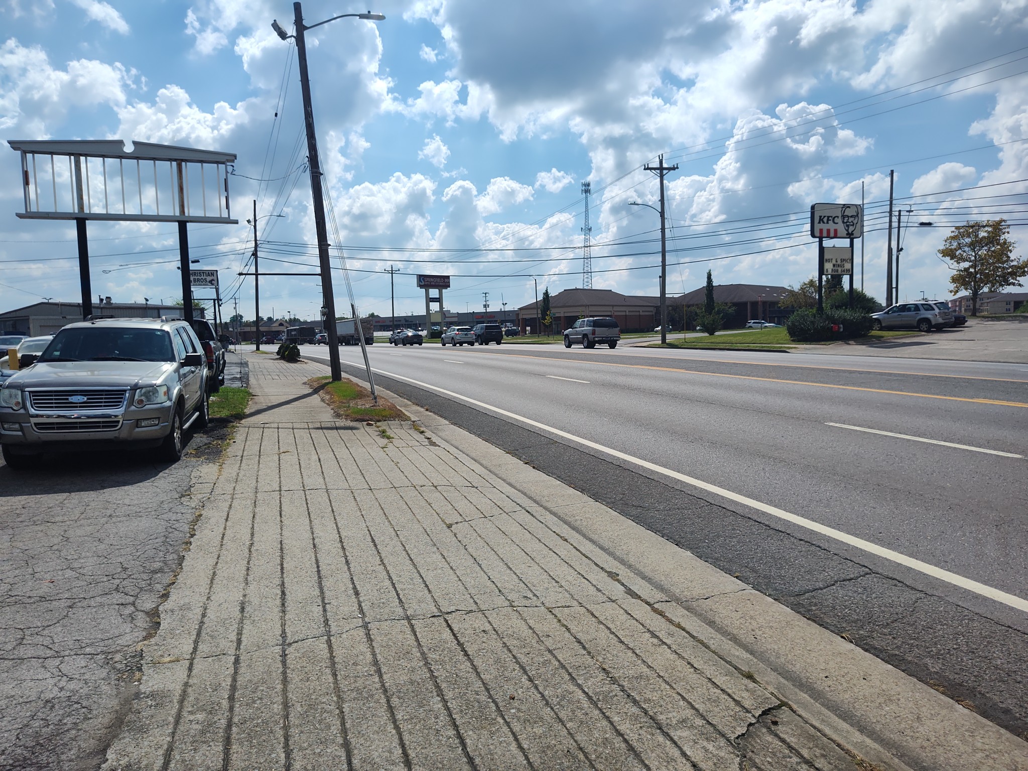 1706 Memorial Boulevard Springfield, TN 37172 - Photo 3 of 6 a view of a city