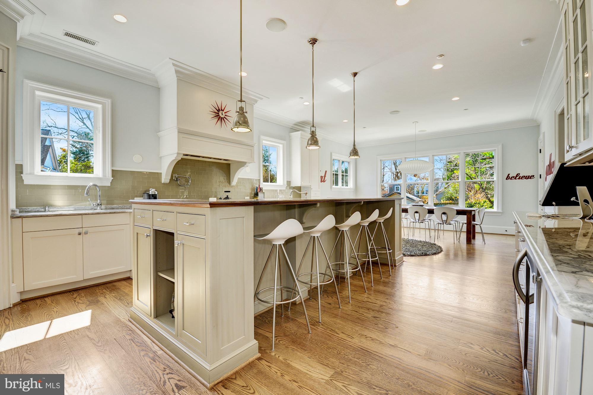 7514 Radnor Road Bethesda, MD 20817 - Photo 2 of 31 Gourmet Eat-in Kitchen