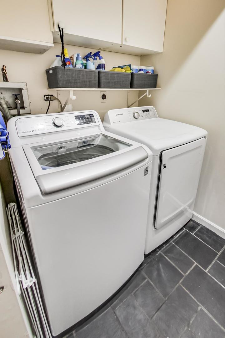 2210 Freeman Court Inverness, IL 60067 - Photo 21 of 56 a utility room with dryer and washer
