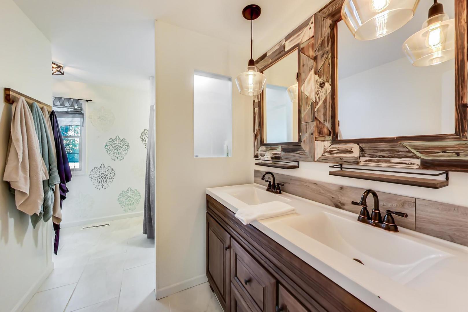 2210 Freeman Court Inverness, IL 60067 - Photo 27 of 56 a bathroom with a sink and a mirror