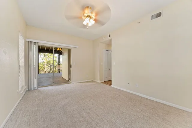 a view of empty room with window