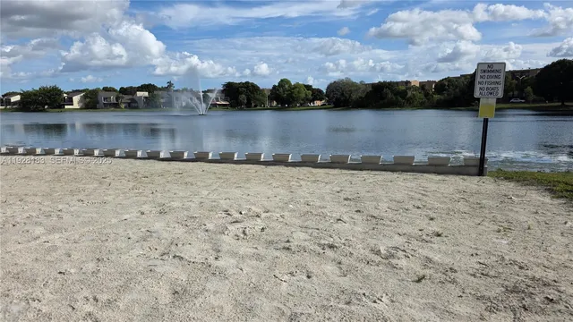 $2,900 | 9375 Fontainebleau Boulevard, Unit L420, Miami, FL 33172