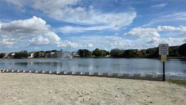 $2,900 | 9375 Fontainebleau Boulevard, Unit L420, Miami, FL 33172