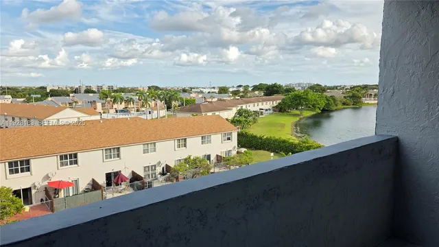 $2,900 | 9375 Fontainebleau Boulevard, Unit L420, Miami, FL 33172