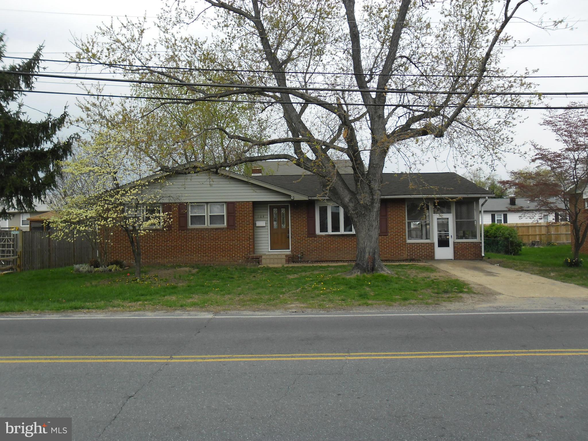 184 Riviera Drive Pasadena, MD 21122 - Photo 1 of 30 Exterior (Front)