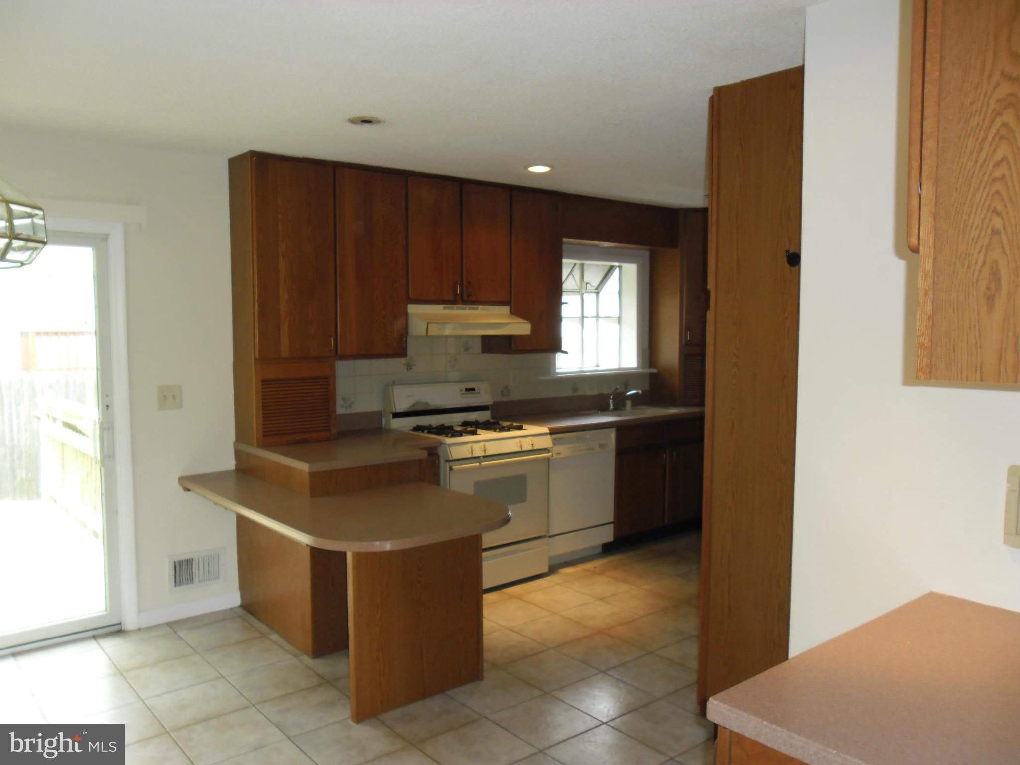 184 Riviera Drive Pasadena, MD 21122 - Photo 11 of 30 Kitchen