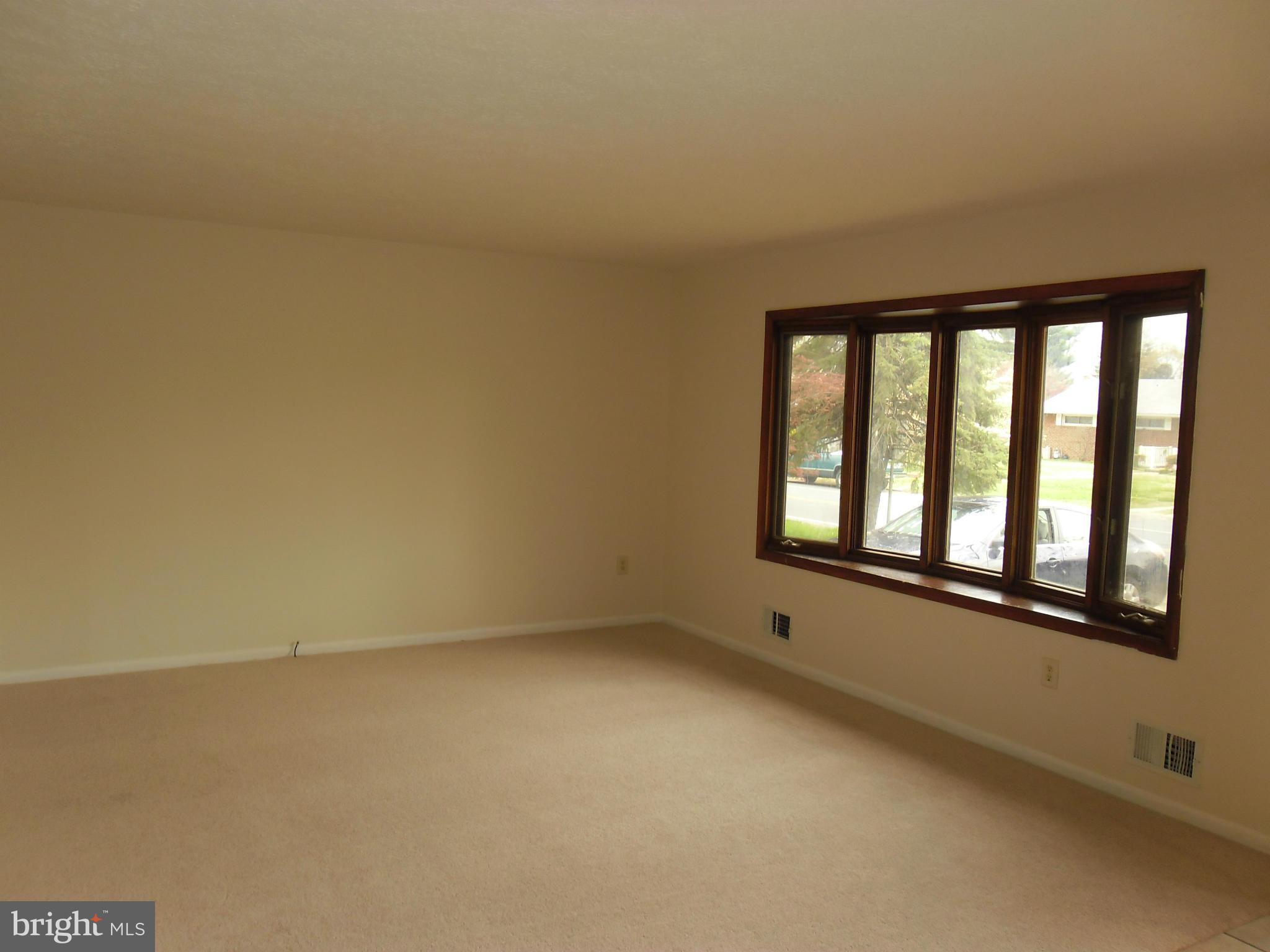 184 Riviera Drive Pasadena, MD 21122 - Photo 17 of 30 Family Room