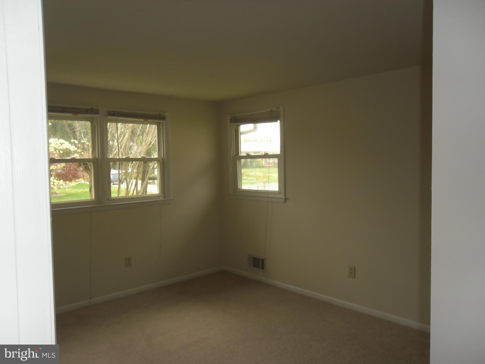 184 Riviera Drive Pasadena, MD 21122 - Photo 20 of 30 Bedroom