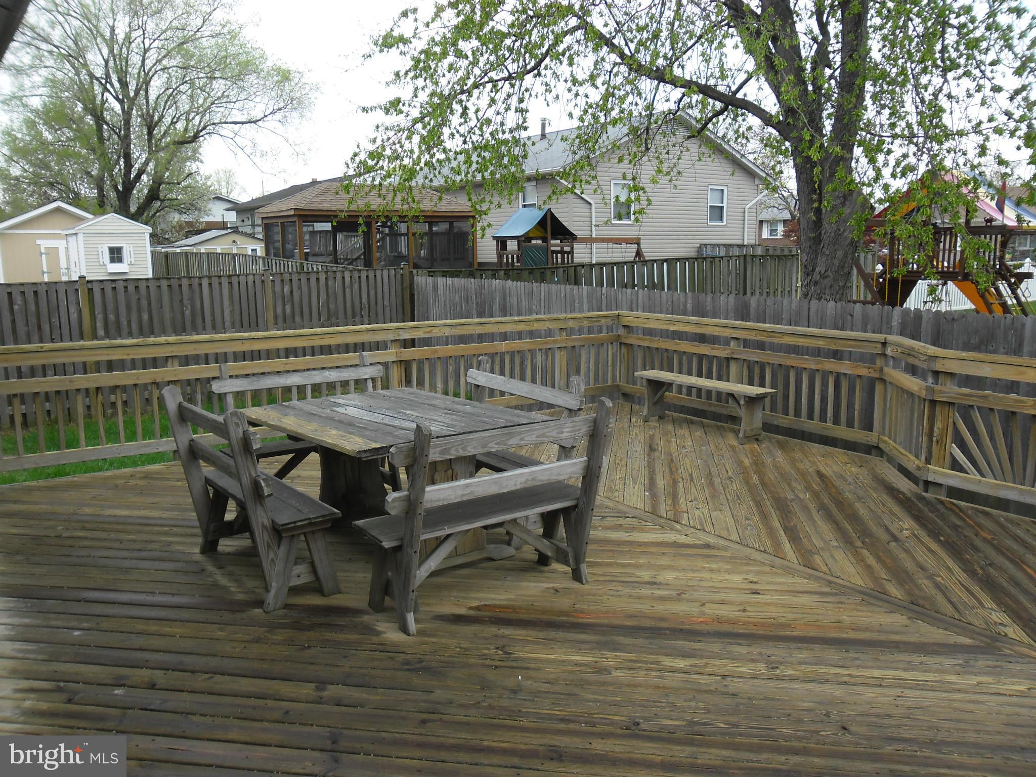 184 Riviera Drive Pasadena, MD 21122 - Photo 9 of 30 20'3" X 21'9" DECK FOR ENTERTAINING!